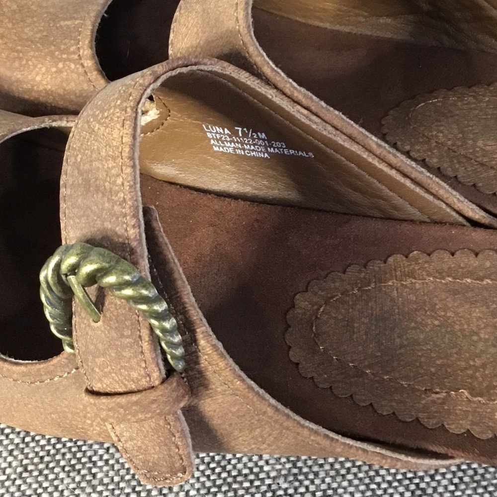 Bare traps Luna Mary Janes in a suede-like brown material, size 7 1/2M. - Picture 7 of 16
